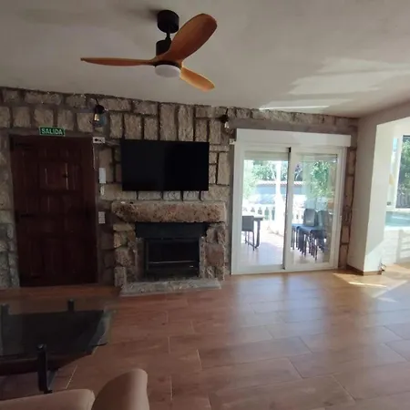 منزل ريفي Pinos *